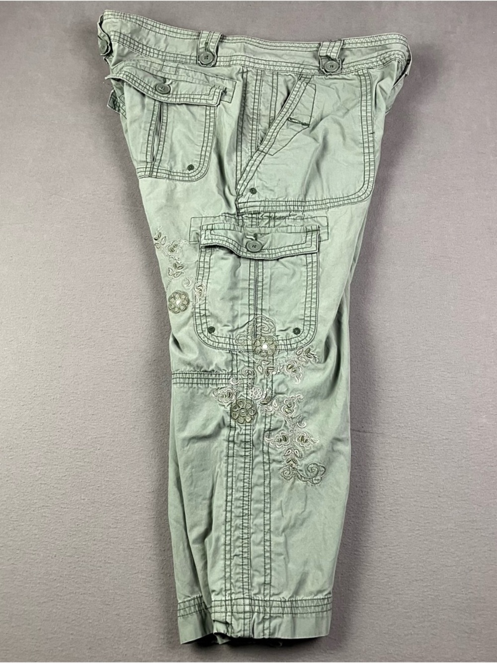 Y2K Aeropostale Women’s Cargo Capri Pants Size 11/12? Green Embroidered Flowers - Picture 3 of 14
